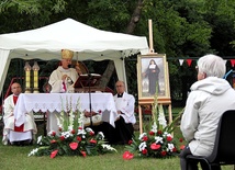 Msza św. polowa na skwerze bł. Bolesławy Lament