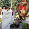  O. Wojciech Ożóg poświęcił wszystkie wieńce dożynkowe