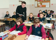 Jak wynika z badań opinii publicznej, ok. 70 proc. Polaków opowiada się za obecnością religii w szkole