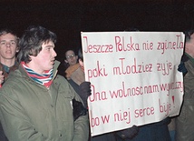 Warszawa, 11.11.1980 r. Demonstracja RMP na placu Zwycięstwa