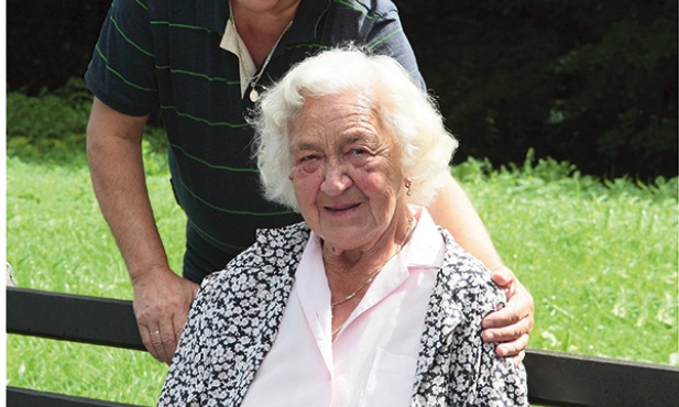 Maria Skrzek – córka kowala z Michałkowic. Uczyła gry na pianinie. Ma 88 lat.  Józef Skrzek – wybitny muzyk, kompozytor. W latach 70. na największym europejskim festiwalu rockowym Roskilde w Danii grał z Bobem Marleyem. Ma żonę Alinę, trzy córki i dwie wnuczki