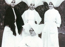 Młode siostry Miłosierdzia  św. Wincentego à Paulo, 1944 r. 