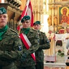 Powyżej: Msza św. z udziałem żołnierzy