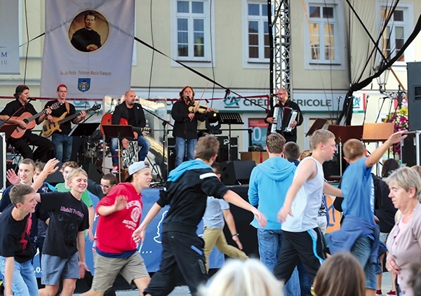  Festiwal muzyczny był prawdziwie radosnym graniem…