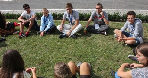 W kółeczku na trawce...