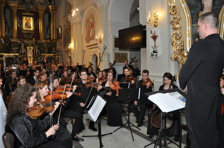Koncert w kościele w Borzęcinie