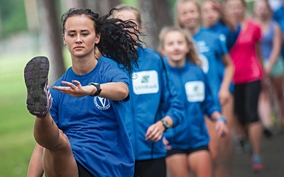 Młodzież z Katolickiego Klubu Sportowego Victoria przy bazylice Matki Bożej Królowej Polski w Stalowej Woli podczas treningu. Wśród klubów katolickich Victoria nie ma sobie równych