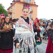 To są dopiero góralki! Zespół Pieśni i Tańca „Villa de Leganés” z Hiszpanii. Na co dzień prezentują się w Madrycie