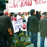 W łańcuchu protestu przeciwko odkrywce pod Gubinem brali udział członkowie Ogólnopolskiej Koalicji „Rozwój tak, odkrywki nie” z Lubina 