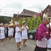  Procesja do kościoła sanktuaryjnego