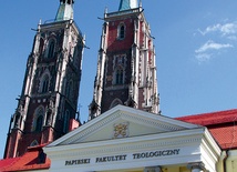 Z chwilą przyjęcia do seminarium klerycy stają się studentami Papieskiego Wydziału Teologicznego we Wrocławiu