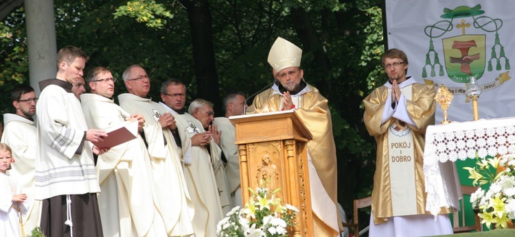 Odpust w Panewnikach z biskupem Afryki