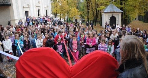 Modlitwa, formacja, zabawa