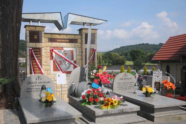 Pomnik "Polskie Orły" w Morawicy