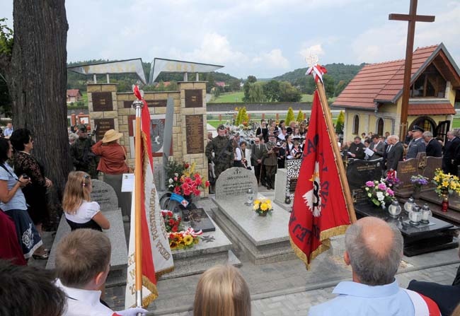 Pomnik "Polskie Orły" w Morawicy