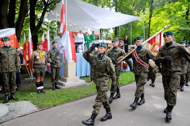 Pomnik gen. Elżbiety Zawackiej