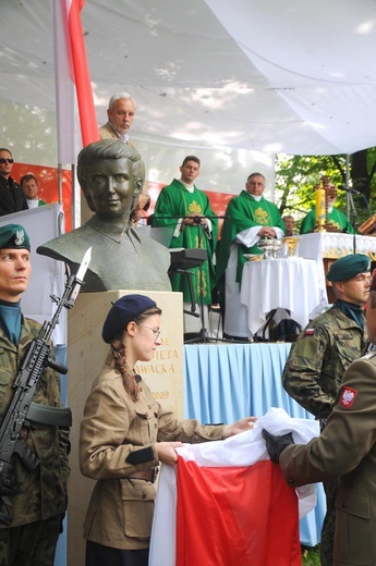 Pomnik gen. Elżbiety Zawackiej