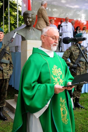 Pomnik gen. Elżbiety Zawackiej