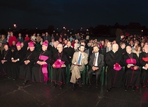 W uroczystości uczestniczyli biskupi Polski i Niemiec oraz przedstawiciele Gminy Wyznaniowej Żydowskiej i wielu innych gości