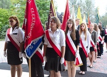  Poczty sztandarowe wielu szkół uczestniczyły w wojewódzkiej inauguracji roku szkolnego 