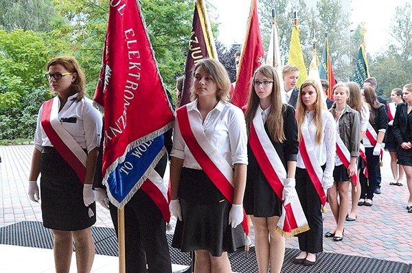  Poczty sztandarowe wielu szkół uczestniczyły w wojewódzkiej inauguracji roku szkolnego 