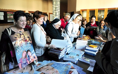 Stoisko diecezjalnej księgarni zorganizowane w seminaryjnym holu dało okazję do ostatniego przed rozpoczęciem pracy zakupu pomocy katechetycznych