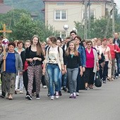 Piesza pielgrzymka z Chwałowic w drodze do radomyskiego sanktuarium