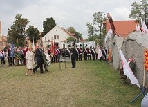 Lubinianie tłumnie przyszli przed pomnik wydarzeń z sierpnia 1982 roku