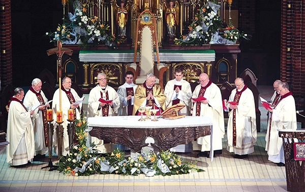 Wspólna modlitwa przedstawicieli polskiego i niemieckiego Kościoła w Gliwicach