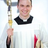 Gniewomir Flis jako ceremoniarz podczas rekolekcji ewangelizacyjnych