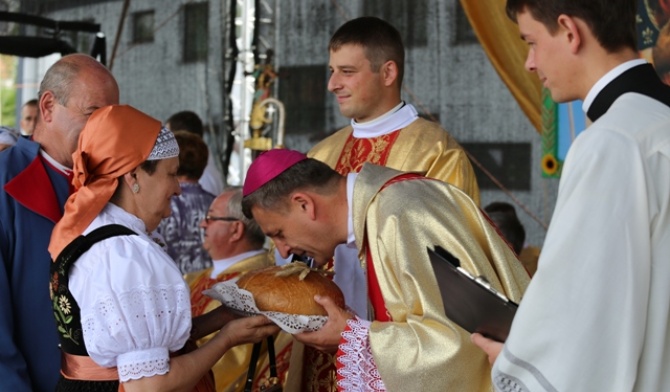 W Czańcu biskup Roman Pindel po raz pierwszy w swojej posłudze przewodniczył diecezjalnym dożynkom