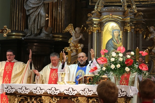 Prymicje bp. Tadeusza Kusego w kościele św. Marii Magdaleny