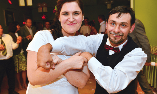 Podczas pierwszego weselnego tańca: Karolina i Tomasz Łukaszewscy