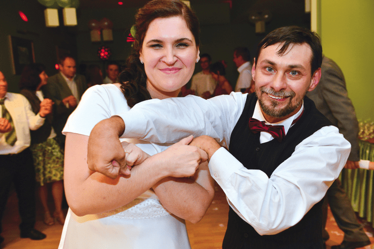 Podczas pierwszego weselnego tańca: Karolina i Tomasz Łukaszewscy