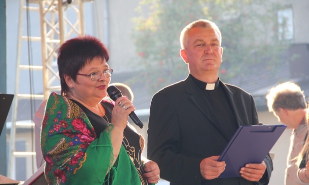 Za serce i każdą pomoc SCM „Arka” dziękowali Ewa Kamińska i ks. Andrzej Tuszyński 