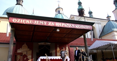 Tłumy ciągną do Pani Kalwaryjskiej