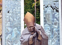 Od 31 sierpnia Świdnica  ma jeden z najoryginalniejszych i najbardziej udanych pomników Jana Pawła II w Polsce