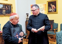 Kraków, wrzesień 2014: przekazanie relikwii św. Jana Pawła II dla Skrzatusza