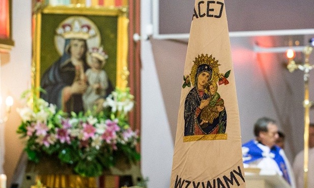 Czuwa nad miastem
