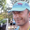 Ta czapka jest pamiątką przebiegniętej trasy z Maratonu do Aten