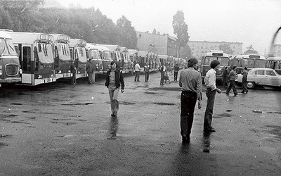  Sierpień 1980. Zajezdnia autobusowa nr VII na ul. Grabiszyńskiej podczas strajku solidarności ze Stocznią Gdańską
