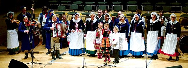  Zespół Warzęgowianie był jednym z wielu goszczących na organizowanym przez „Polest” Festiwalu Rodzin Muzykujących 