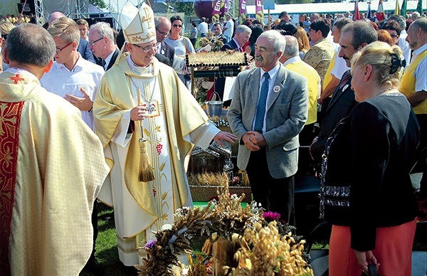  Diecezja płocka, powiat płocki i województwo mazowieckie dziękowały za tegoroczne plony