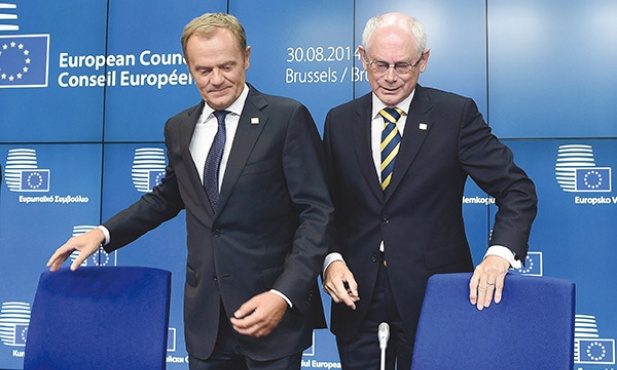 Pięć lat kierowania Radą Europejską przez Hermana Van Rompuya (z prawej) sprawiło, że przewodniczący Rady Europejskiej stał się negocjatorem czy notariuszem gremium składającego się z szefów państw. Czy Donald Tusk może to zmienić?