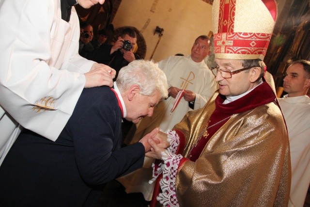 Diecezjalne odznaczenia dla świeckich