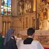 Przed Najświętszym Sakramentem modlono się m.in za wszystkich kapłanów i siostry zakonne pochodzące z parafii