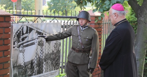 Odsłonięcie tablicy ku czci marsz. E. Śmigłego-Rydza