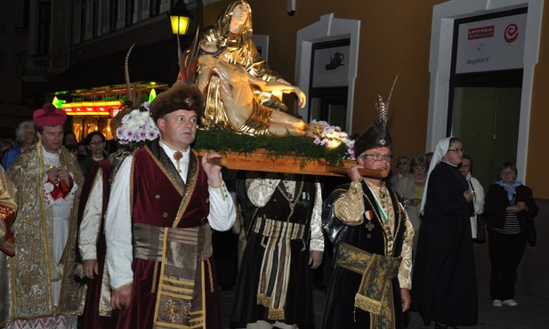 Procesja z Pietą