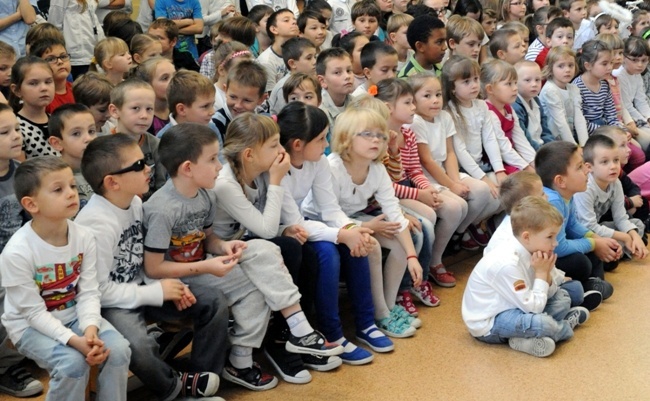 Na comiesięczne spotkania duszpasterze zapraszają dzieci i rodziców, nie tylko z parafii farnej