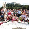  Chwila zadumy na polskim cmentarzu na Monte Cassino